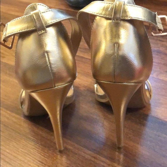 Champagne Heels - Picture 2 of 5